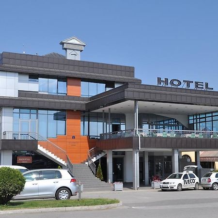 Hotel Kole Čačak Dış mekan fotoğraf
