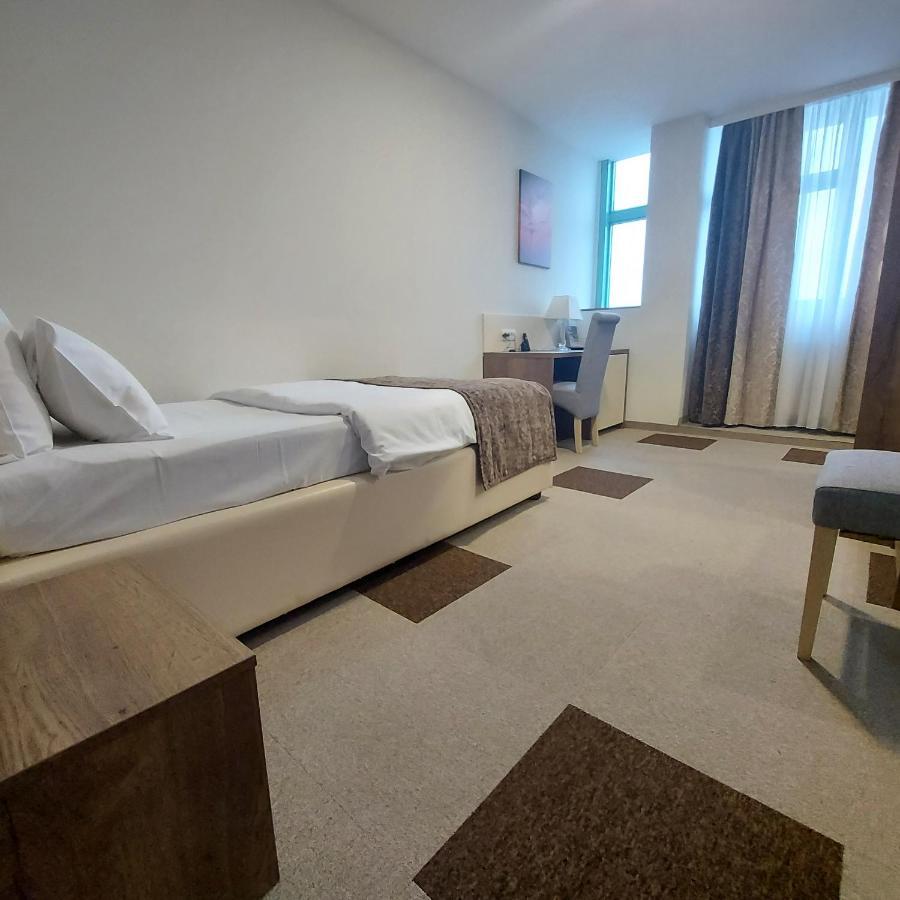 Hotel Kole Čačak Dış mekan fotoğraf