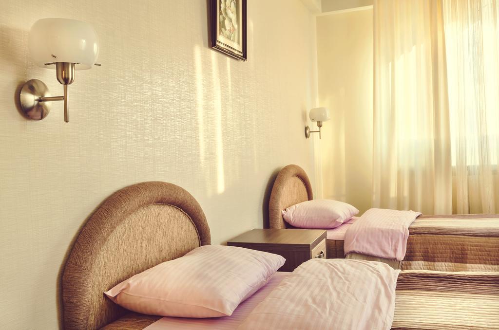 Hotel Kole Čačak Oda fotoğraf