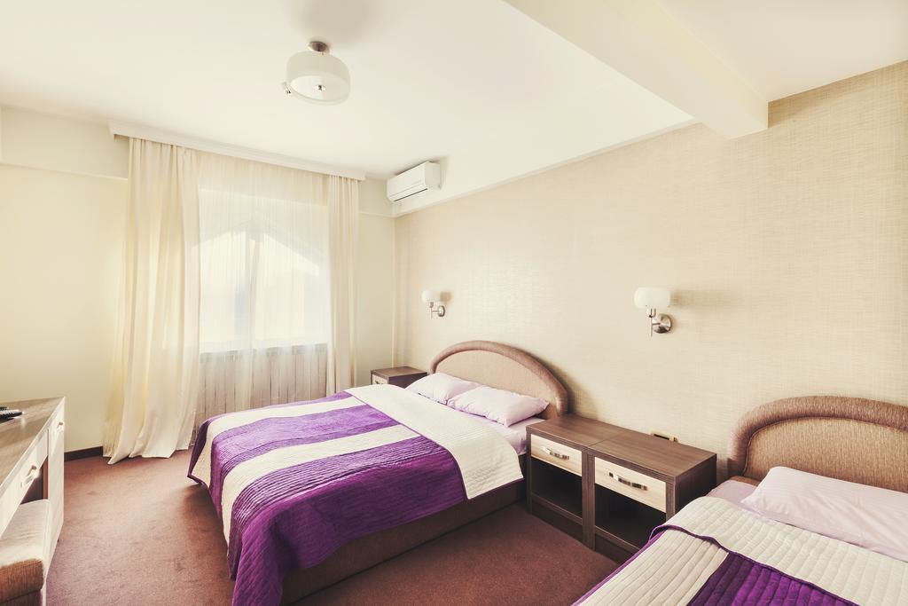 Hotel Kole Čačak Oda fotoğraf