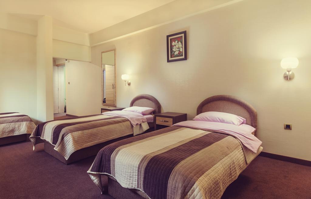 Hotel Kole Čačak Oda fotoğraf